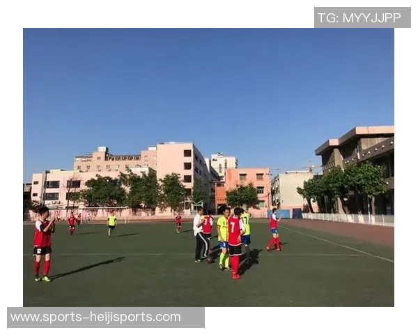 马耳他足球队奋勇拼搏展现团队精神与竞技风采 马耳他足球队奋勇拼搏展现团队精神与竞技风采