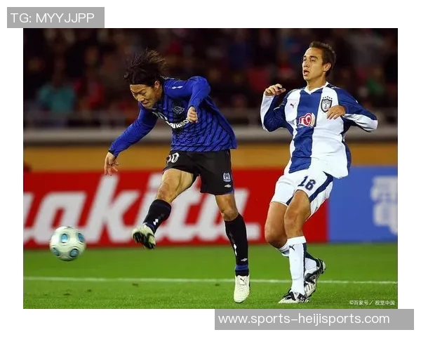 克雷塔罗与帕丘卡的激烈对决展现足球魅力与团队精神